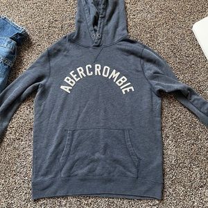 Perfect cozy hoodie . Fits men and woman